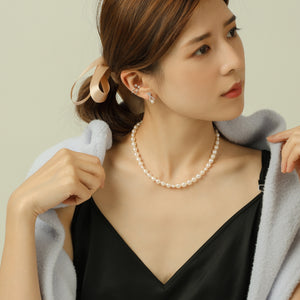SERA PEARL EARRINGS (SILVER) + THE OVAL-PEARLS NECKLACE