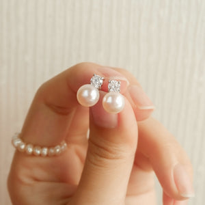 EESHA PEARL EARRINGS
